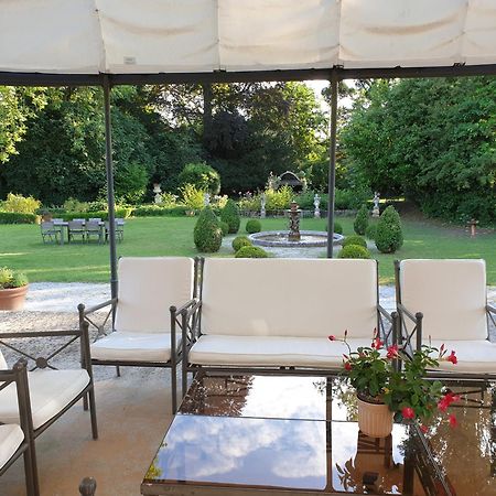 La Villa Des Arts Savigne-l'Eveque Luaran gambar