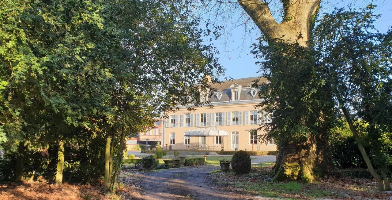 La Villa Des Arts Savigne-l'Eveque Luaran gambar